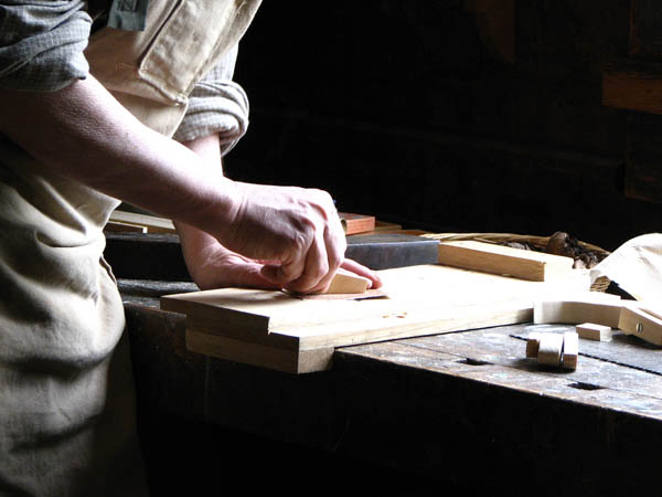 Nuestra dilatada <strong>experiencia y  profesionalidad</strong> nos consolidan como una de las empresas de <strong>carpintería y ebanistería en Gandesa</strong> más destacadas. Todos  nuestros <strong>carpinteros y ebanistas</strong> cuentan con una amplia  formación en el <strong>sector de la madera</strong>.